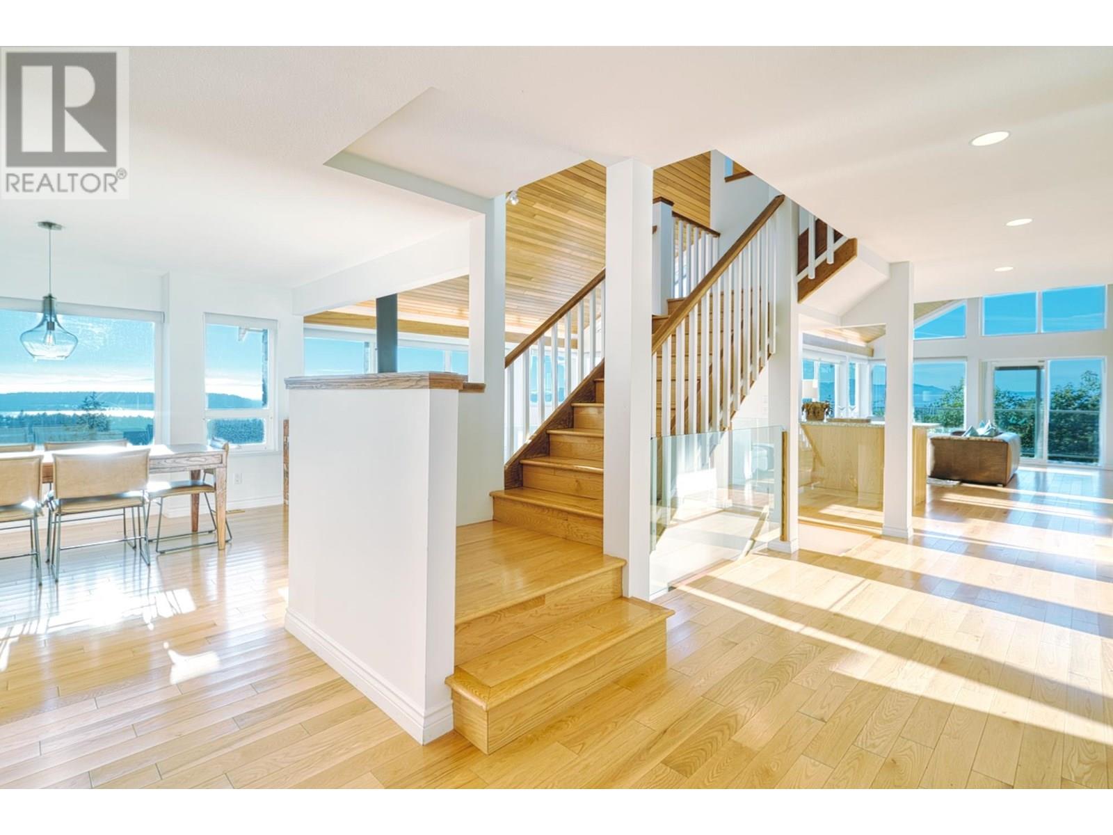 10339 SUNSHINE COAST HIGHWAY, Halfmoon Bay