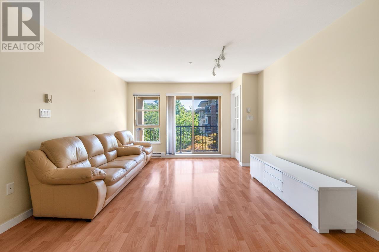 Photo 8 of 5304 5111 Garden City Road, Richmond BC