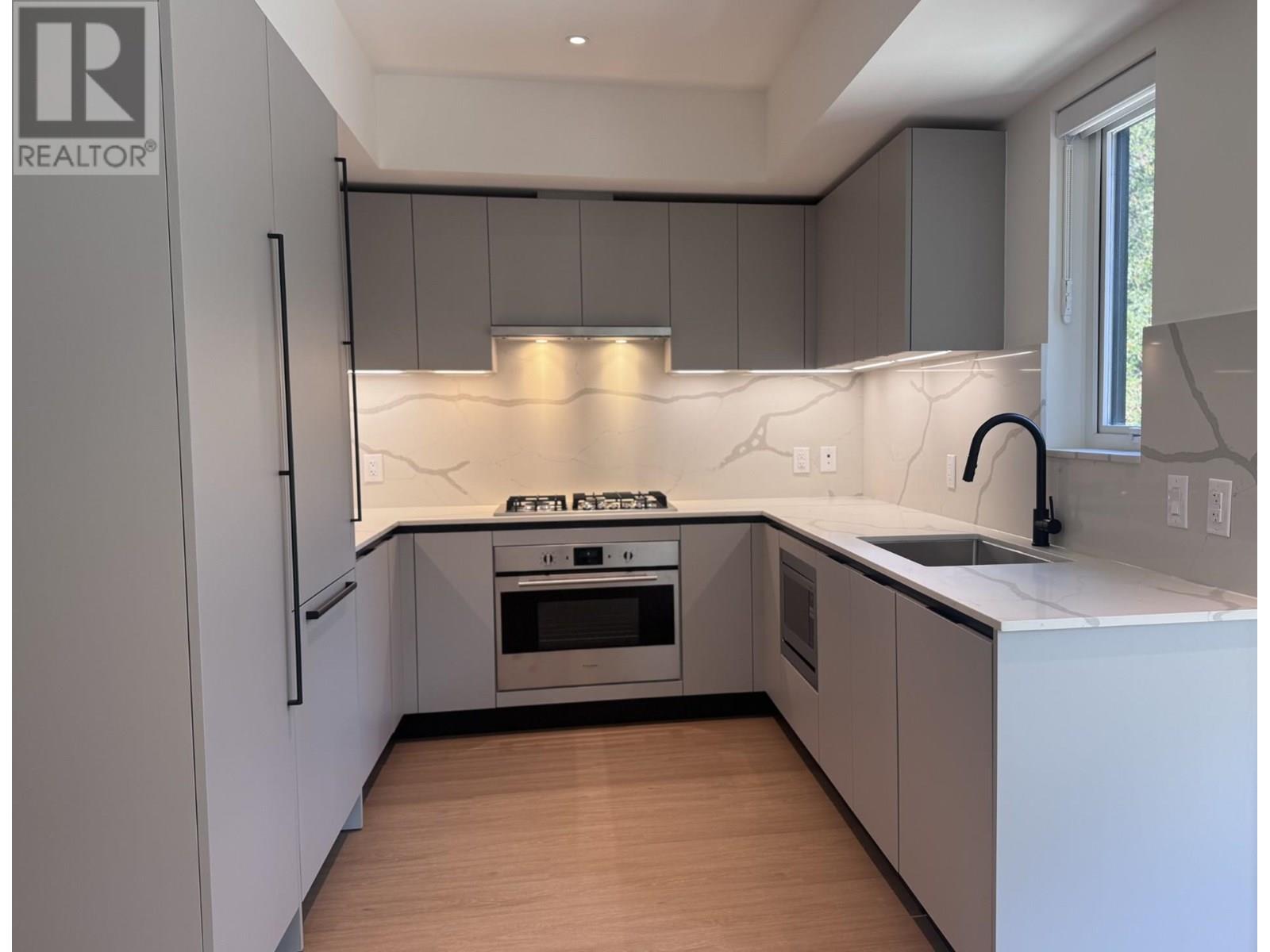 Photo 2 of 203 2235 E Broadway, Vancouver BC