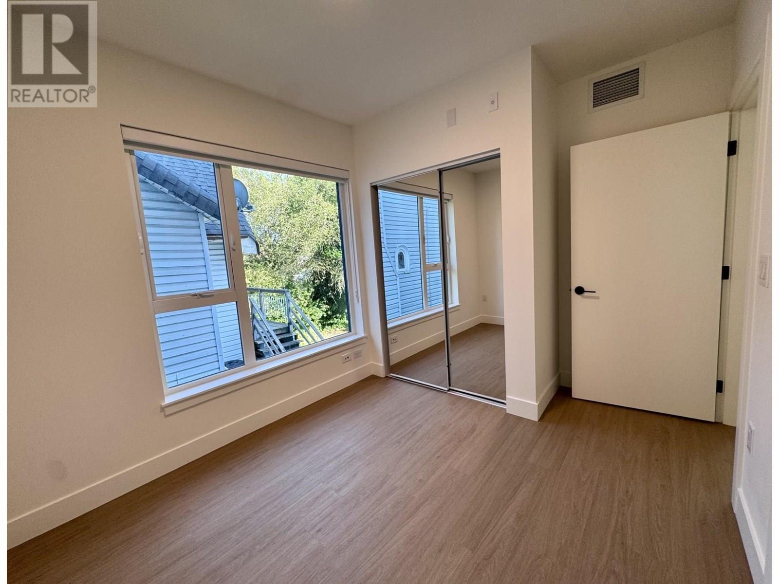 Photo 3 of 203 2235 E Broadway, Vancouver BC