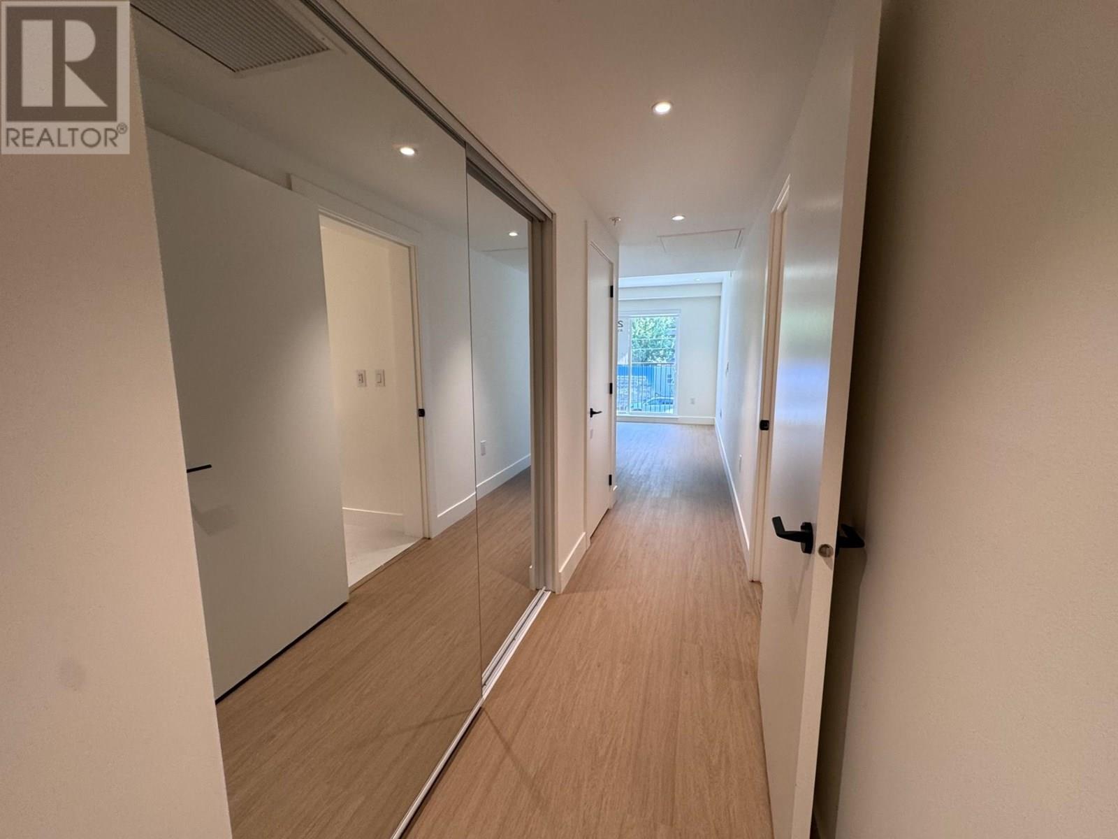 Photo 4 of 203 2235 E Broadway, Vancouver BC