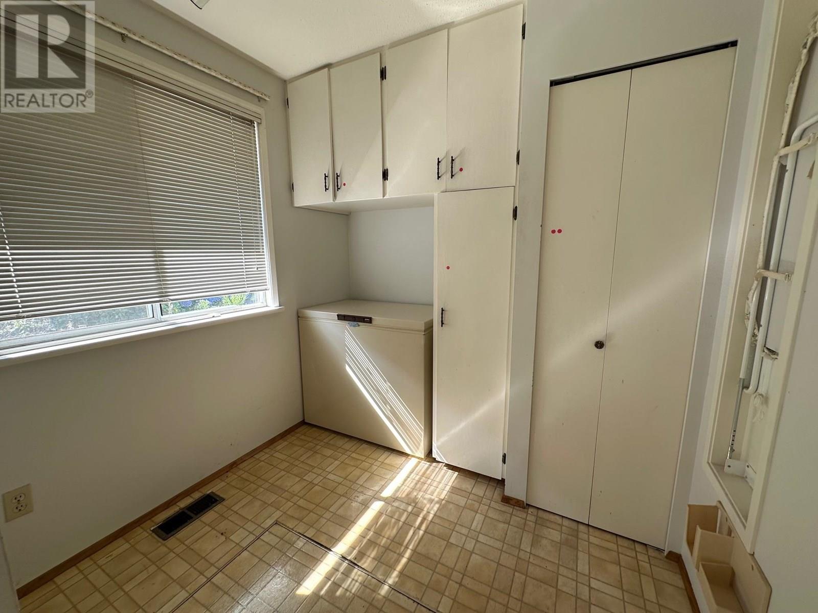 Photo 11 of 442 E 16th Street, North Vancouver BC