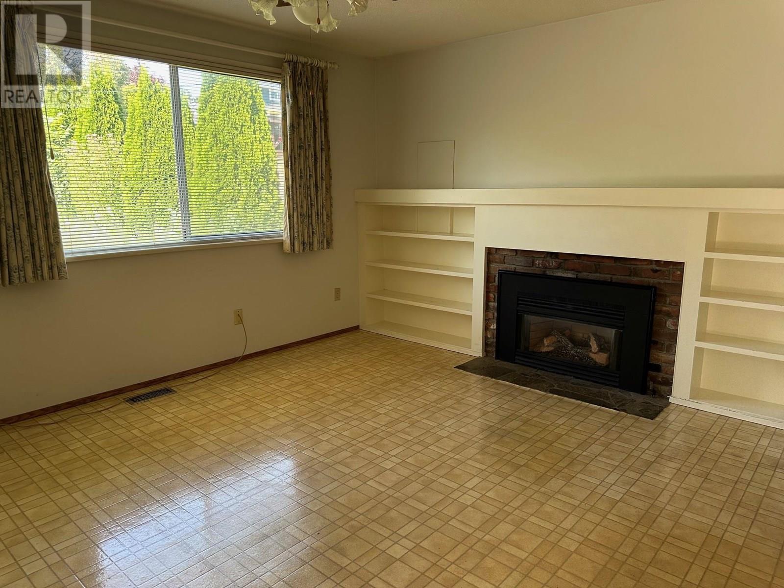 Photo 8 of 442 E 16th Street, North Vancouver BC