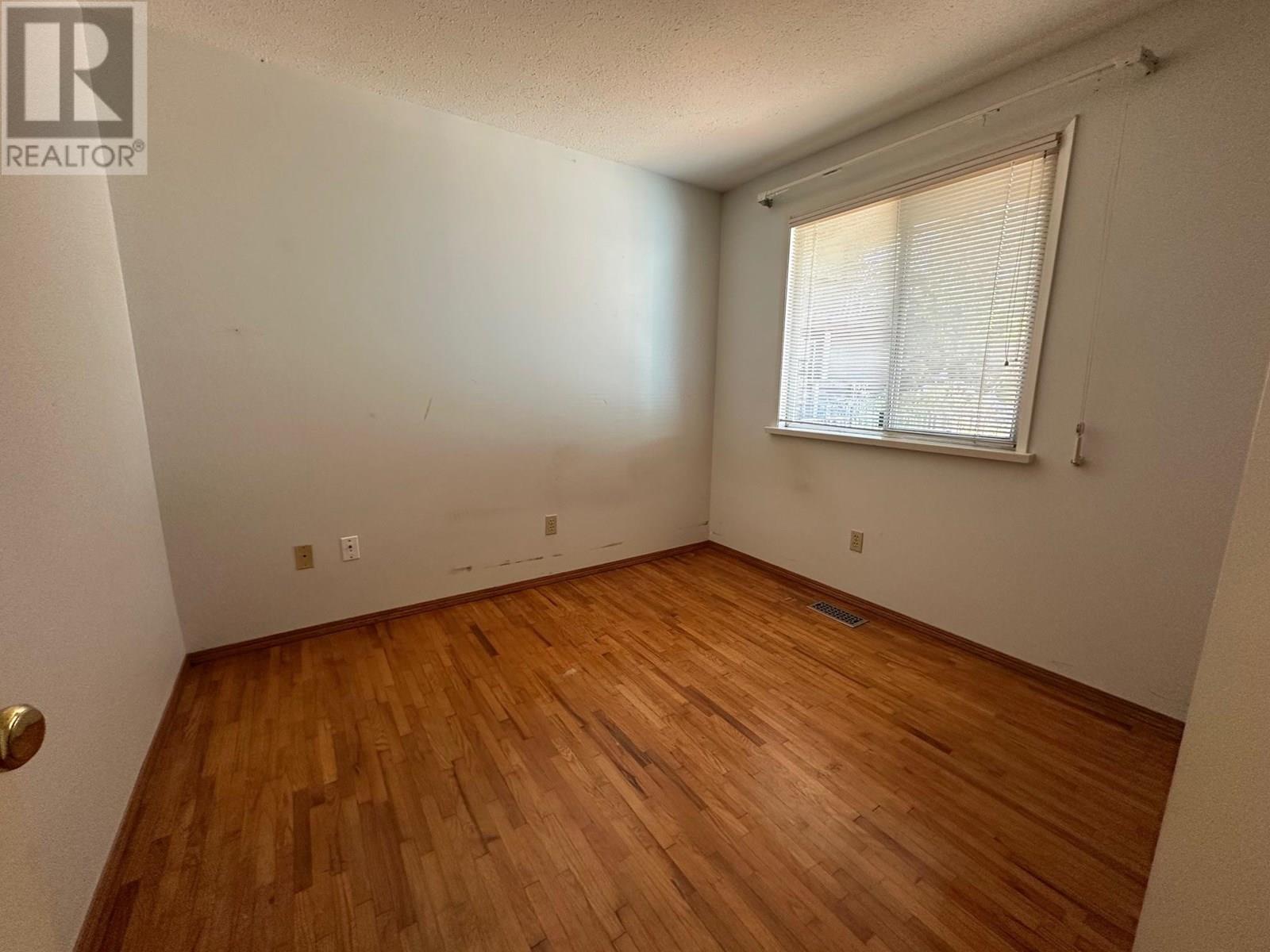 Photo 7 of 442 E 16th Street, North Vancouver BC