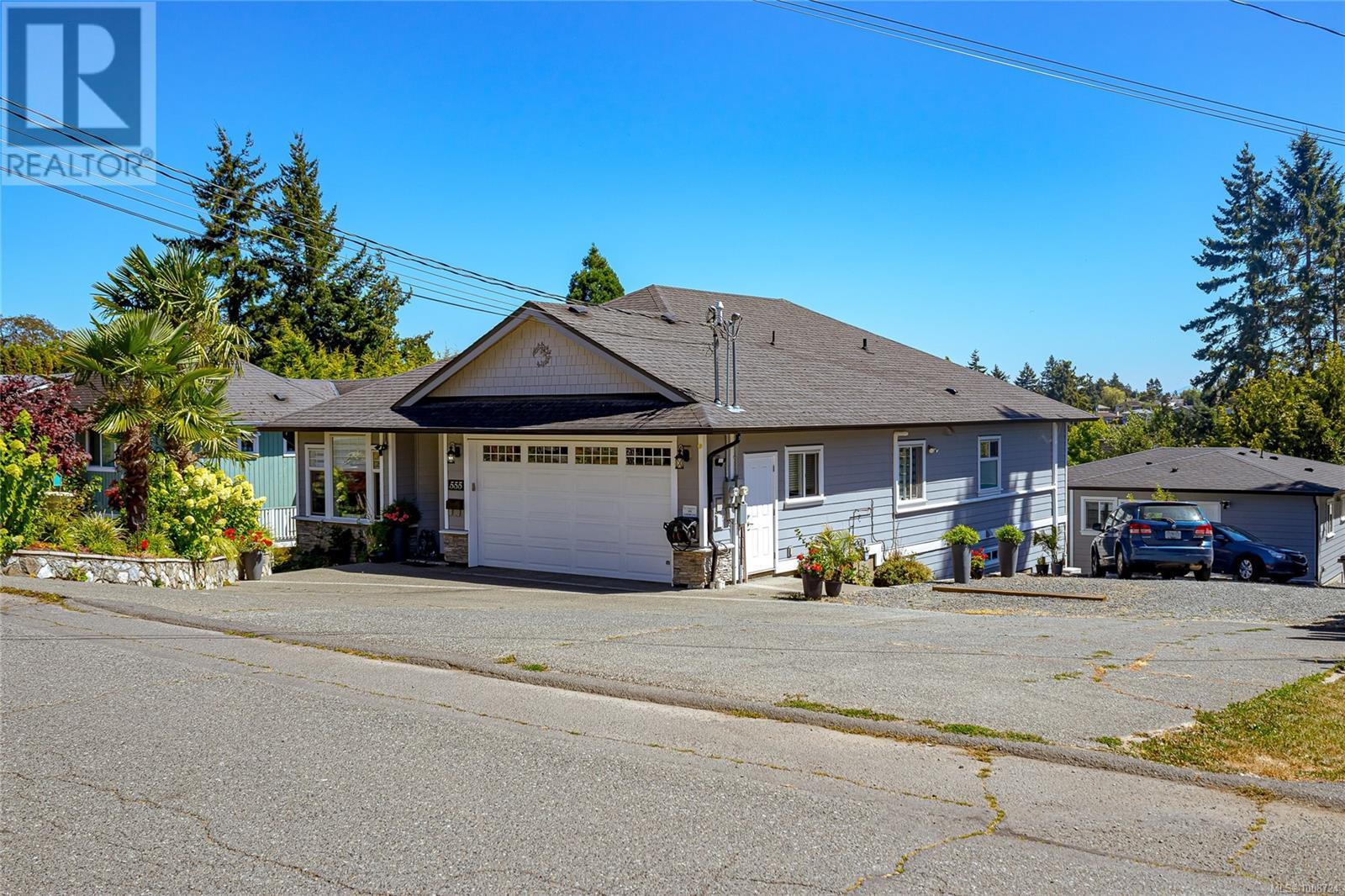 Photo 6 of 555 Leaside Ave, Saanich BC