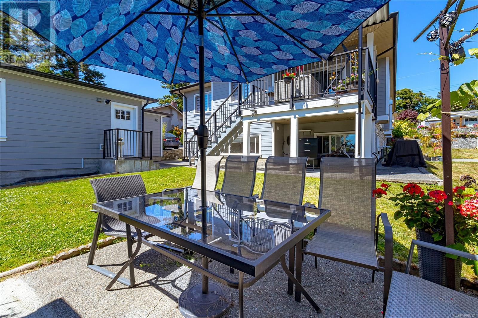 Photo 15 of 555 Leaside Ave, Saanich BC
