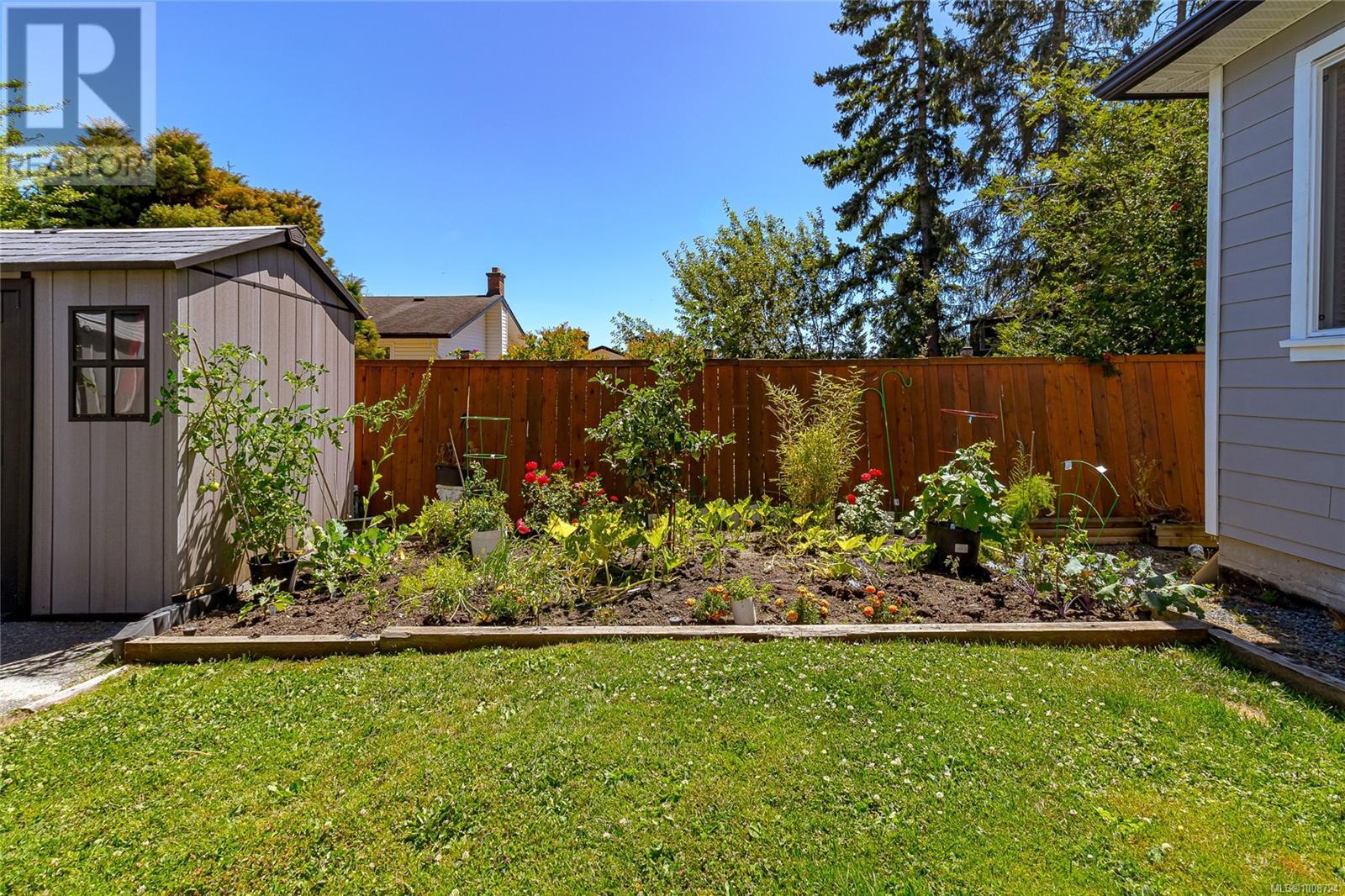 Photo 33 of 555 Leaside Ave, Saanich BC
