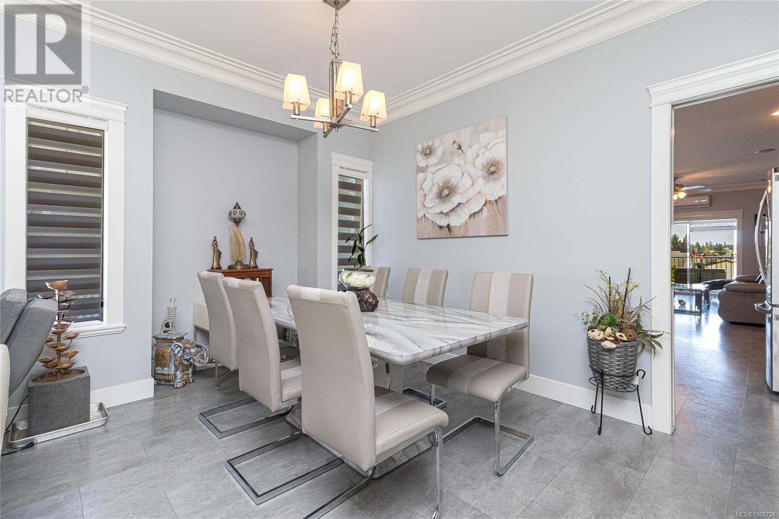 Photo 2 of 555 Leaside Ave, Saanich BC
