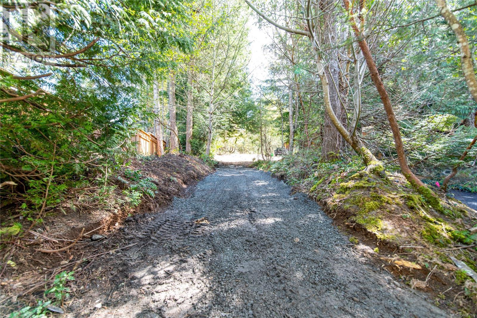 Photo 3 of 855 Cuaulta Cres, Colwood BC