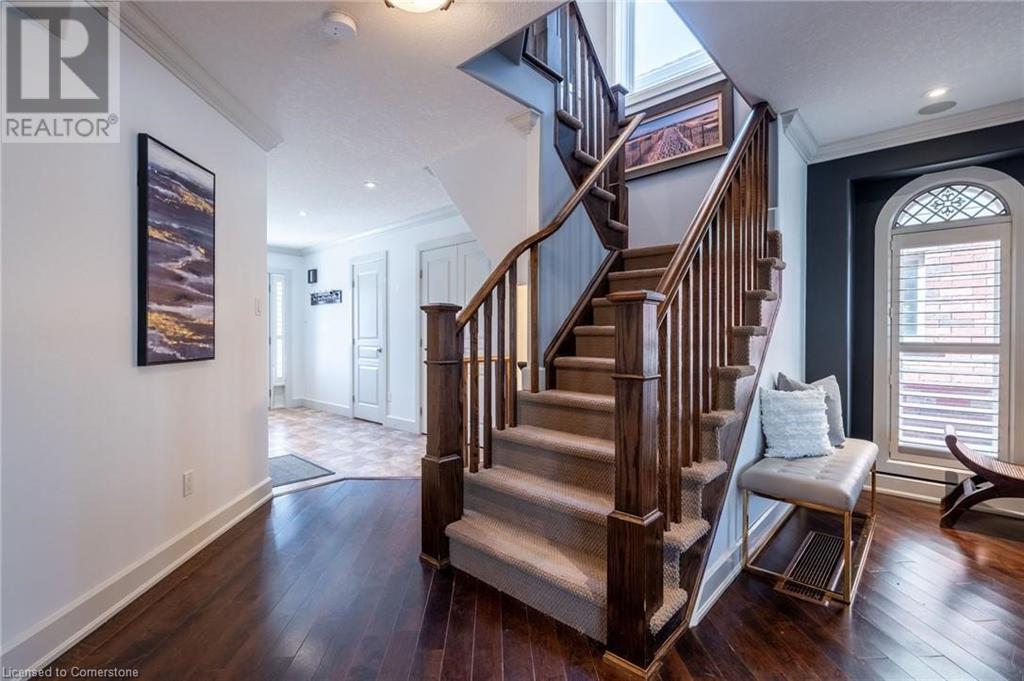 Photo 20 of 16 Sycamore Crescent, Grimsby ON