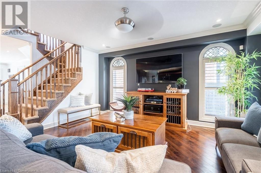 Photo 43 of 16 Sycamore Crescent, Grimsby ON