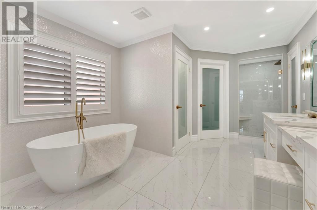Photo 18 of 2469 Whistling Springs Crescent, Oakville ON