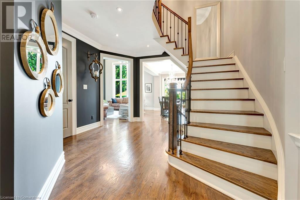 Photo 3 of 2469 Whistling Springs Crescent, Oakville ON