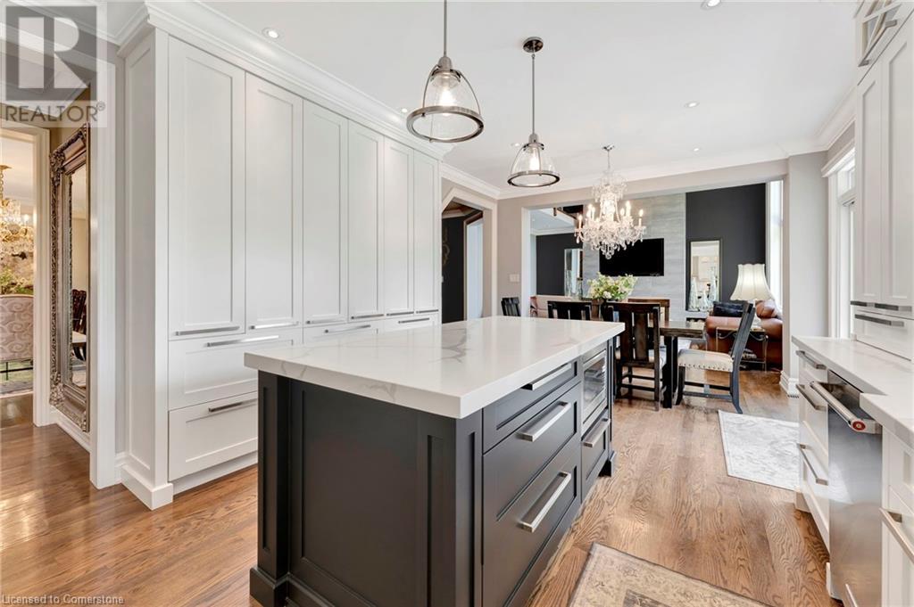 Photo 8 of 2469 Whistling Springs Crescent, Oakville ON