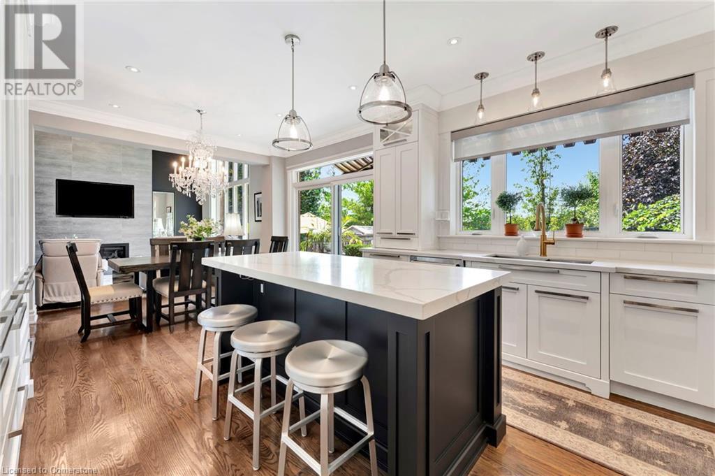 Photo 9 of 2469 Whistling Springs Crescent, Oakville ON