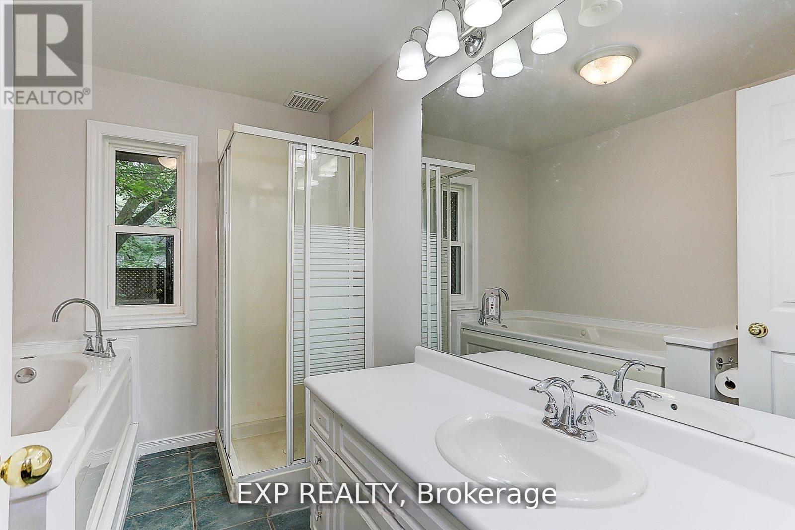 Photo 4 of 127 Lake Drive N, Georgina ON