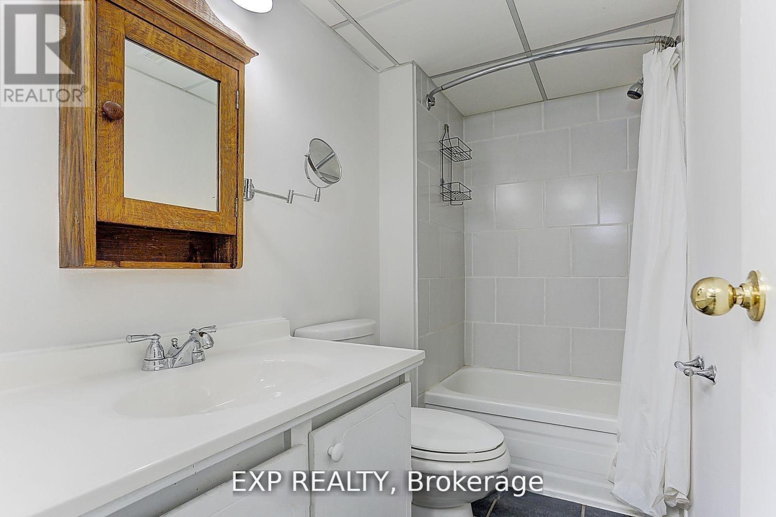 Photo 10 of 127 Lake Drive N, Georgina ON
