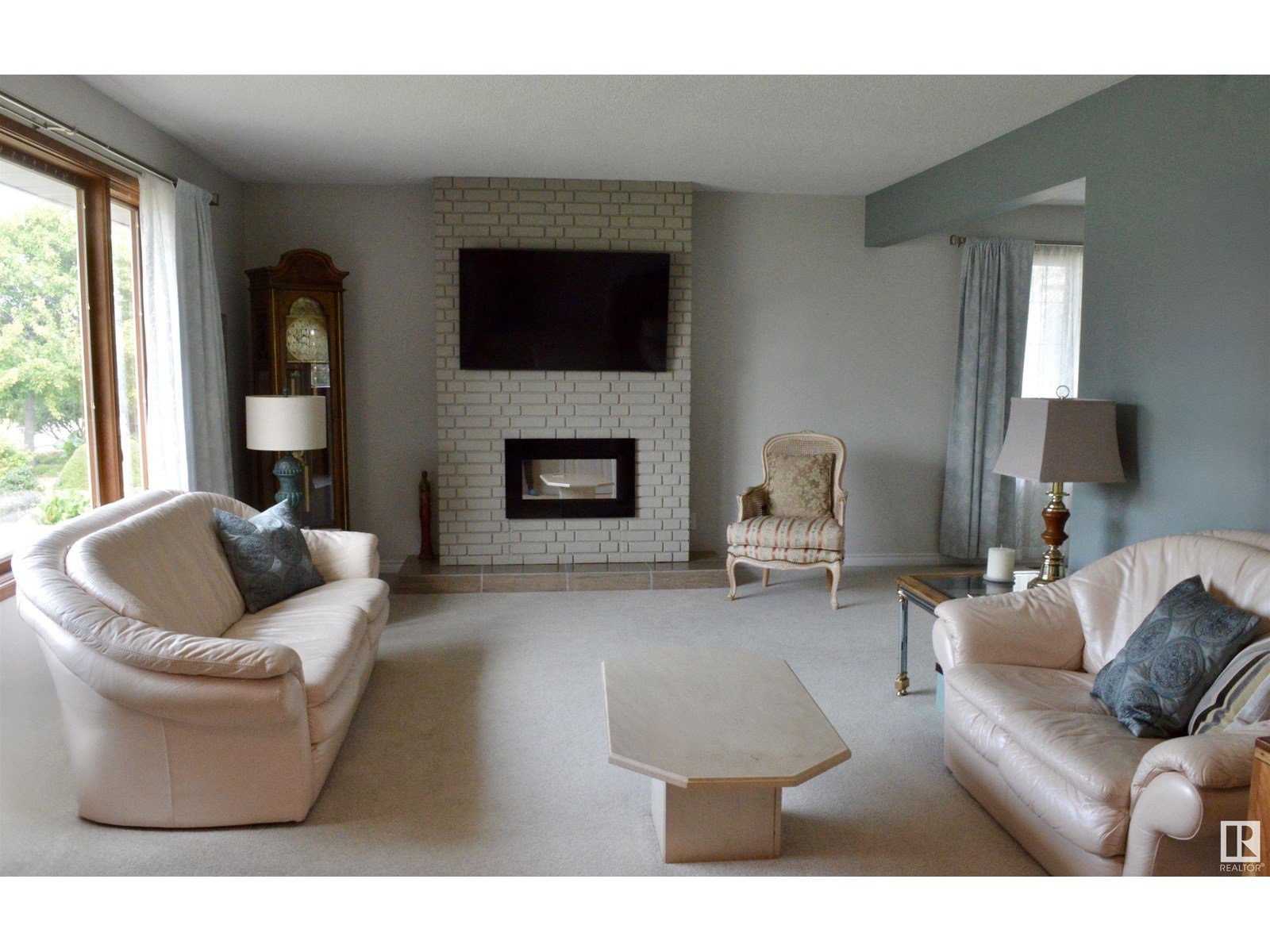Photo 4 of 5619 140 A Av Nw, Edmonton AB