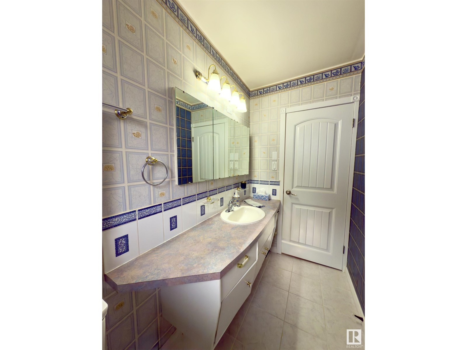 Photo 31 of 5619 140 A Av Nw, Edmonton AB
