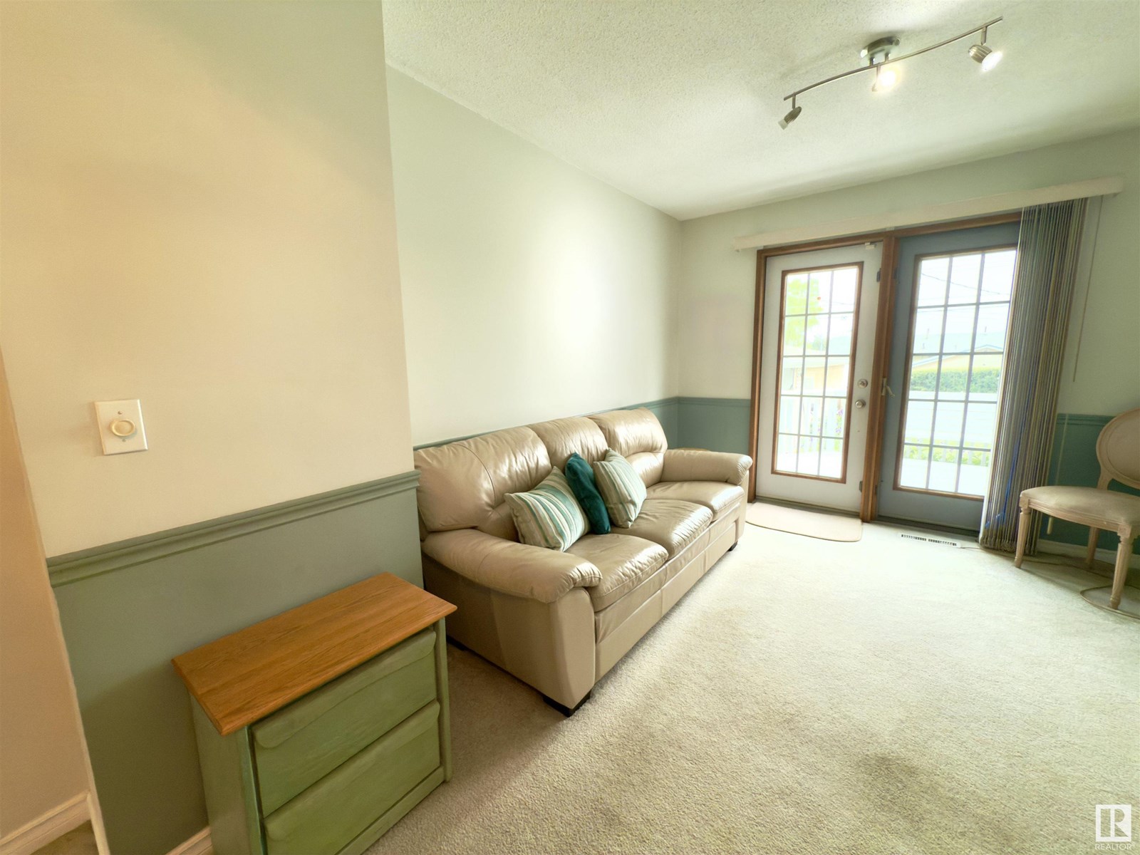 Photo 11 of 5619 140 A Av Nw, Edmonton AB