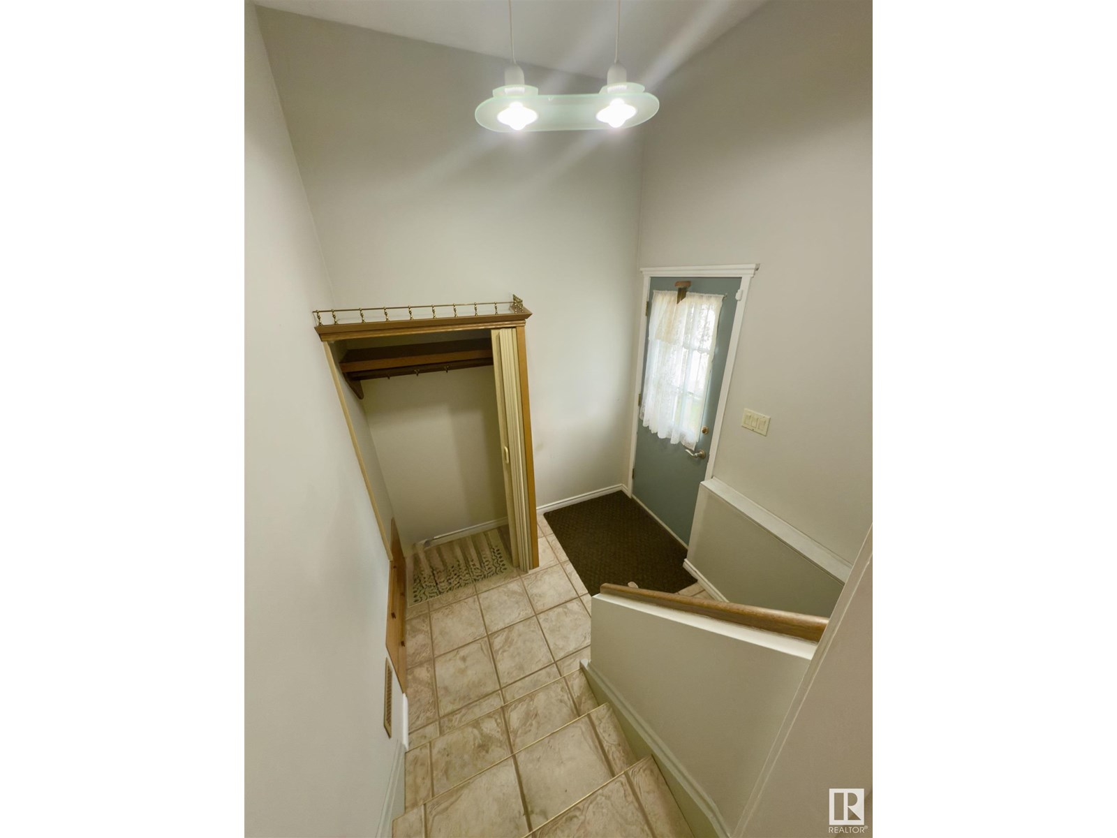 Photo 24 of 5619 140 A Av Nw, Edmonton AB