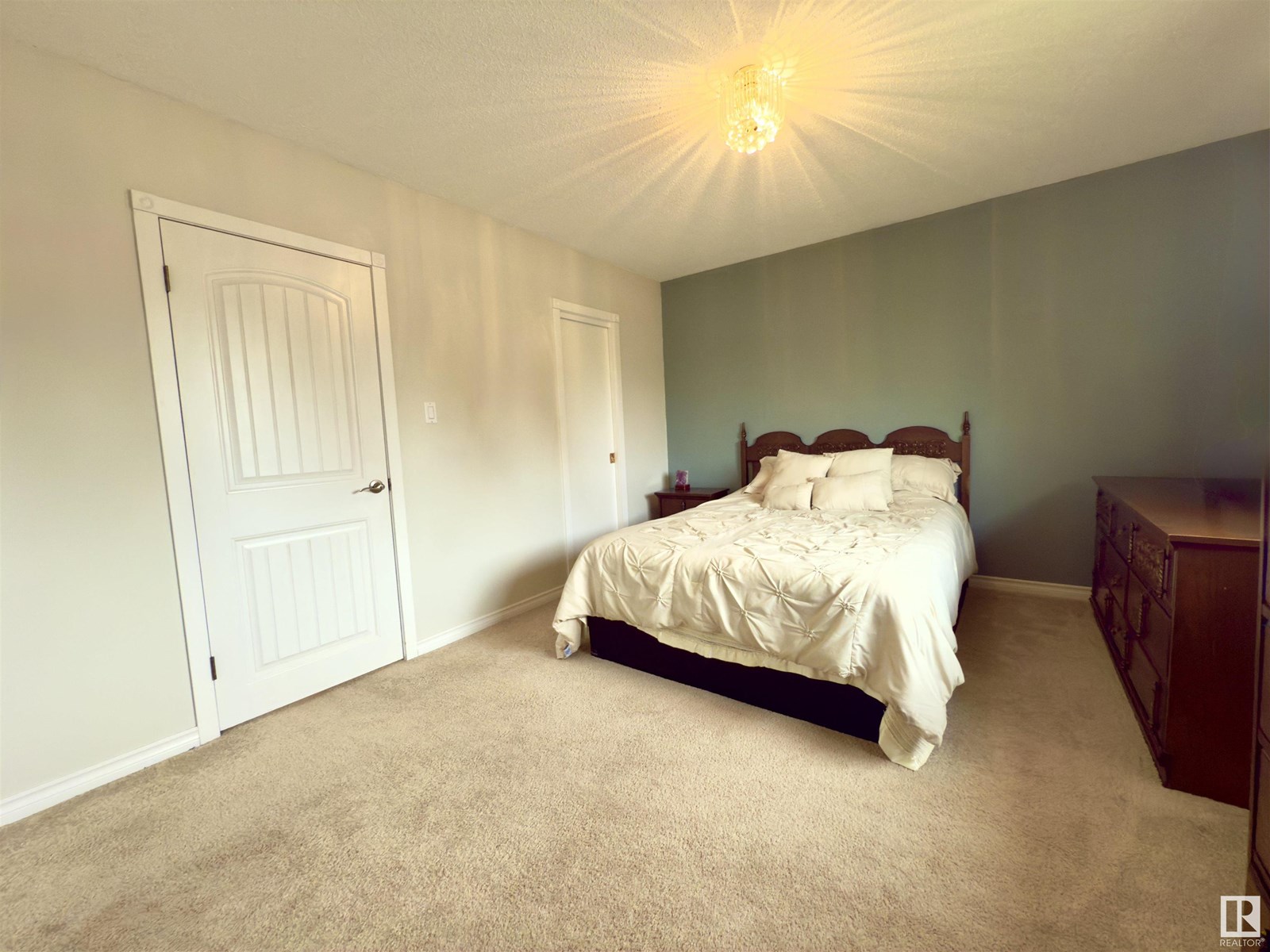Photo 17 of 5619 140 A Av Nw, Edmonton AB