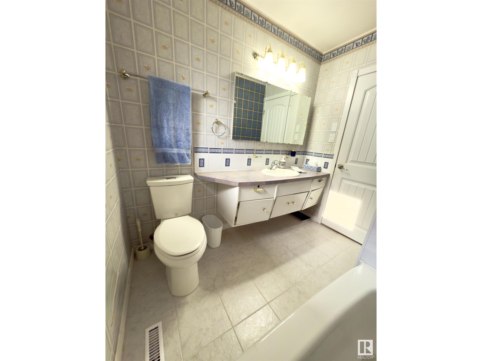 Photo 34 of 5619 140 A Av Nw, Edmonton AB