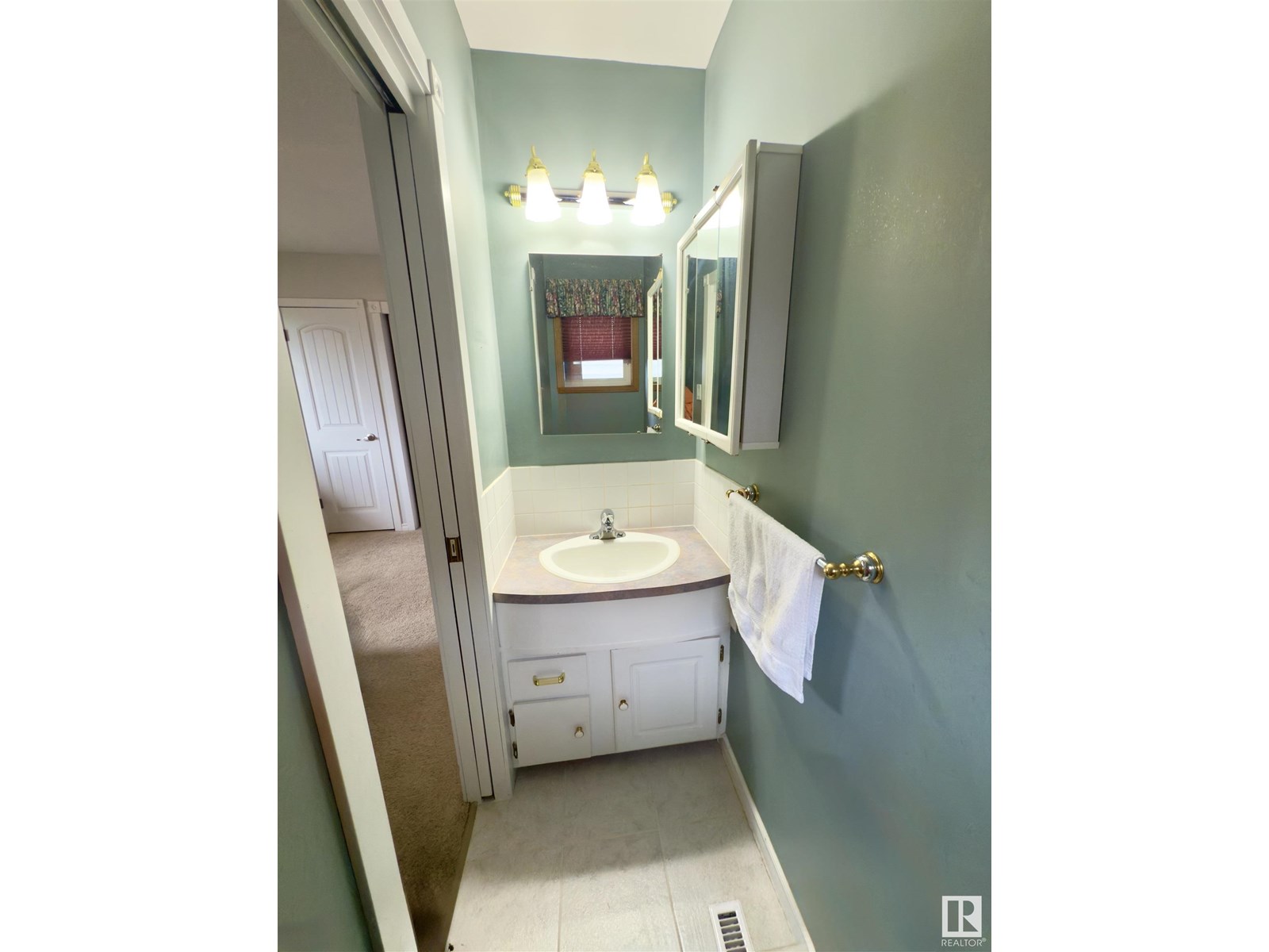 Photo 30 of 5619 140 A Av Nw, Edmonton AB