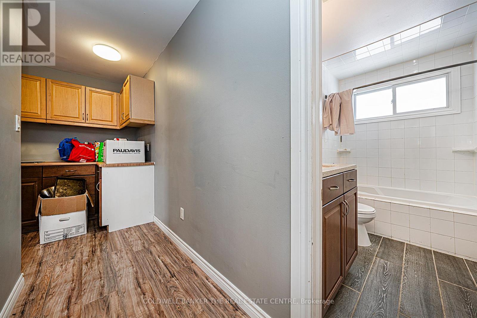 Photo 11 of 920 Lake Drive E, Georgina ON