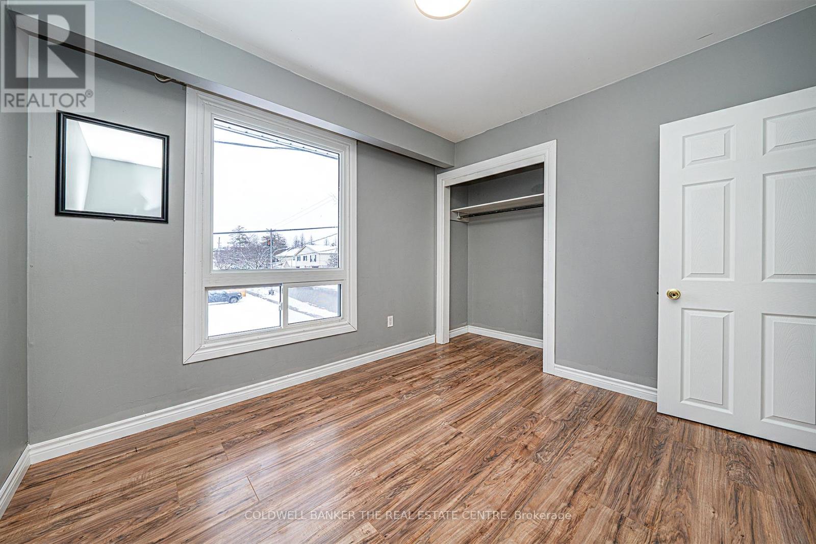 Photo 12 of 920 Lake Drive E, Georgina ON