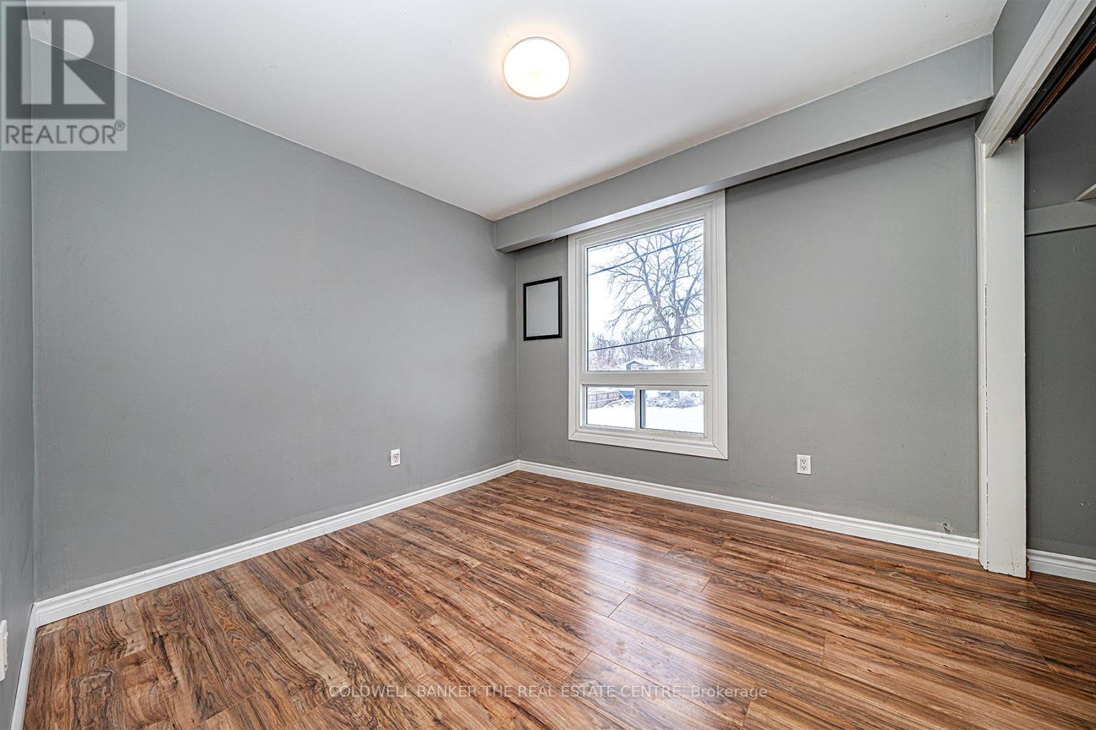 Photo 13 of 920 Lake Drive E, Georgina ON