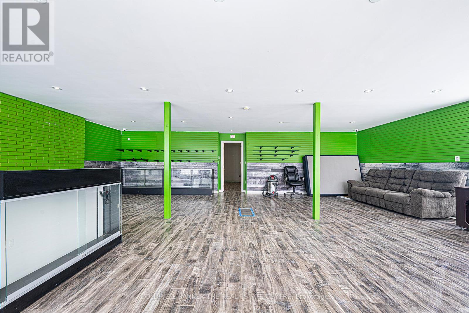 Photo 4 of 920 Lake Drive E, Georgina ON