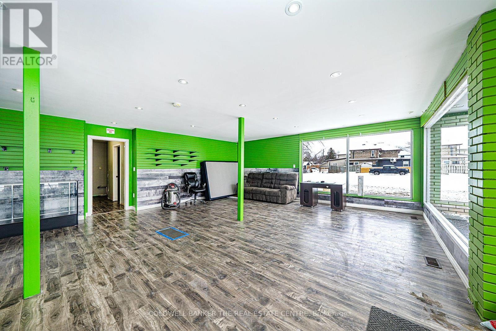 Photo 5 of 920 Lake Drive E, Georgina ON