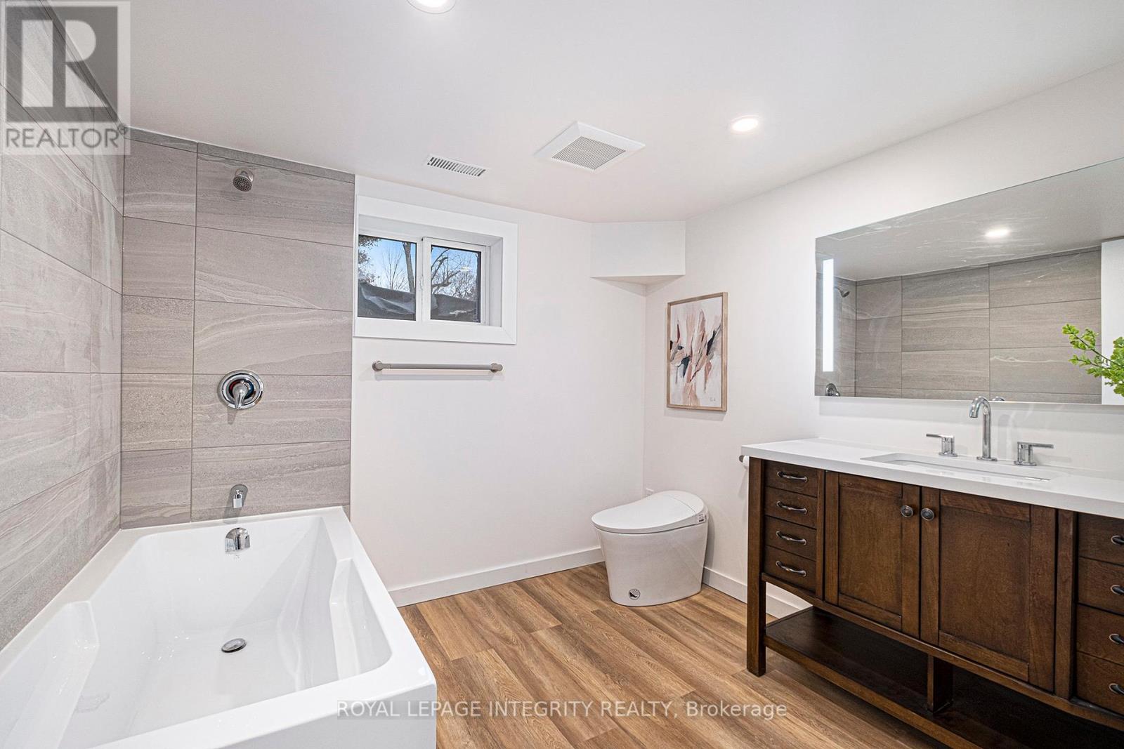 Photo 10 of 17 Lockview Road, Ottawa ON
