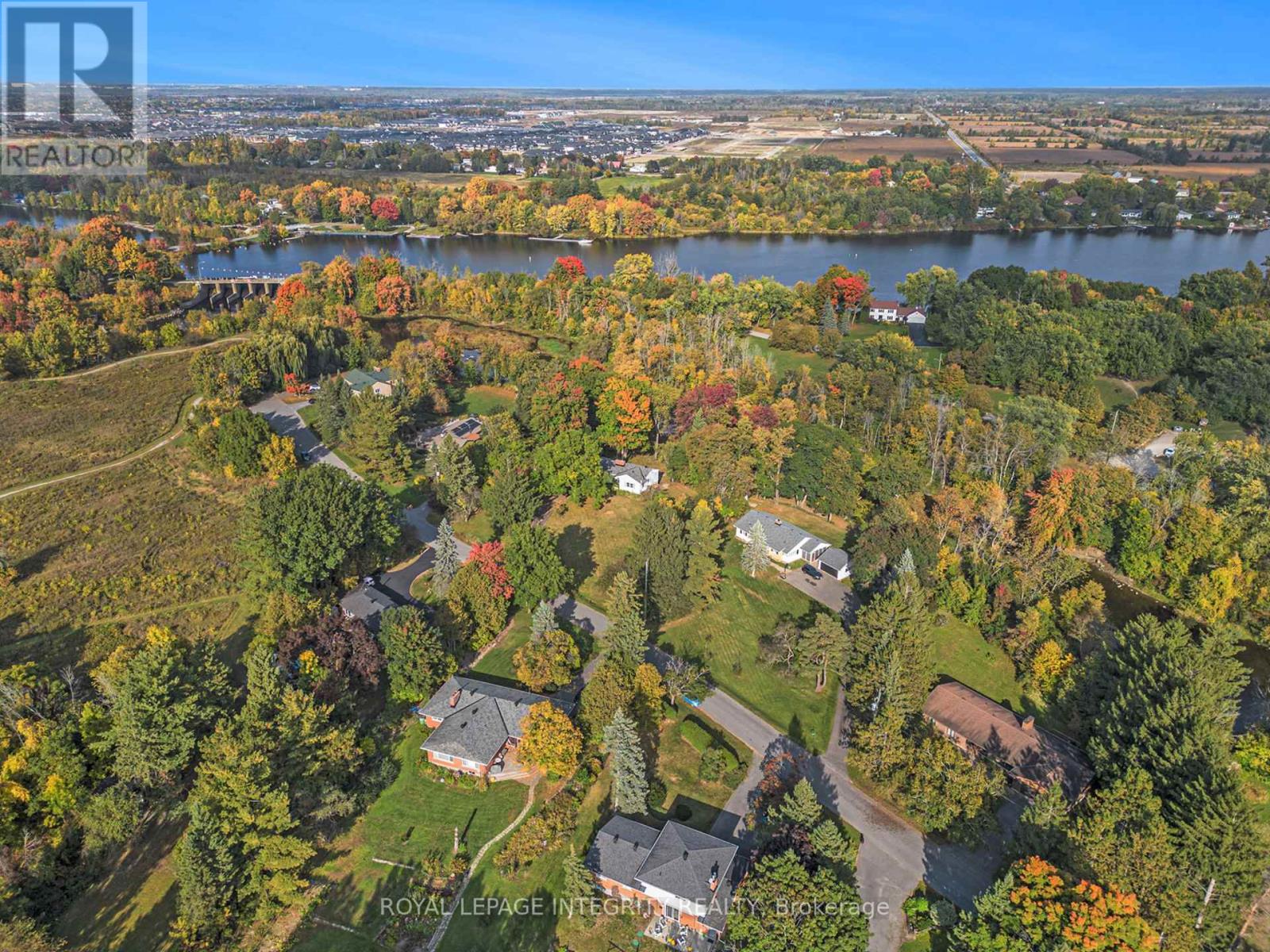 Photo 9 of 17 Lockview Road, Ottawa ON