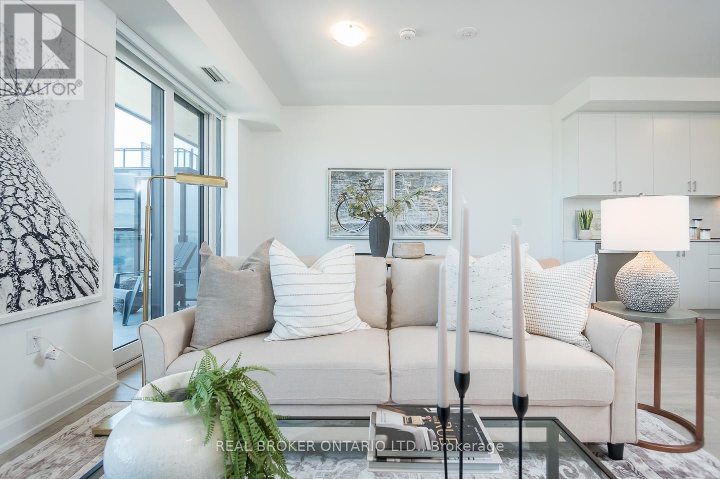 Photo 8 of 1016 3200 William Coltson Avenue, Oakville ON