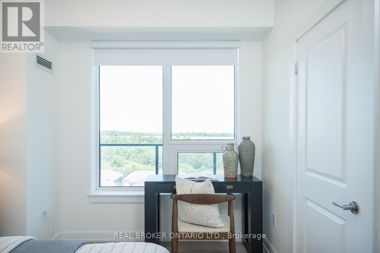 Photo 13 of 1016 3200 William Coltson Avenue, Oakville ON