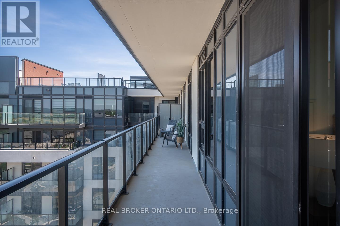 Photo 10 of 1016 3200 William Coltson Avenue, Oakville ON