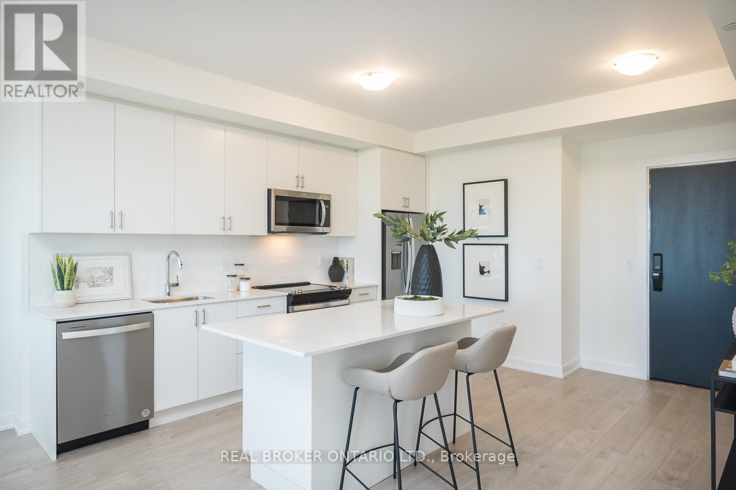 Photo 4 of 1016 3200 William Coltson Avenue, Oakville ON