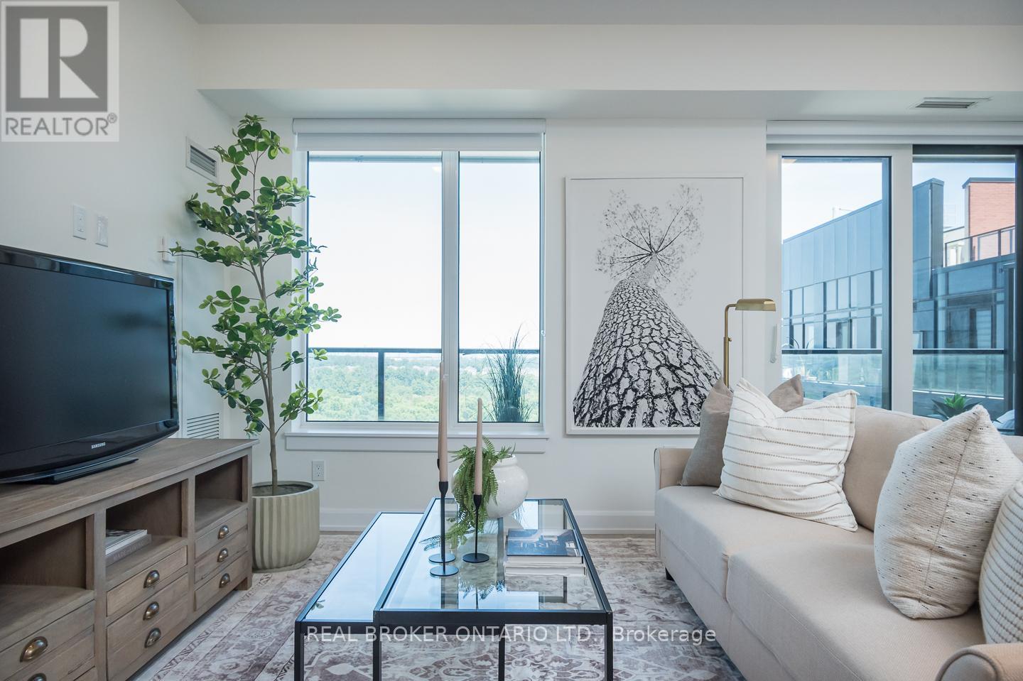 Photo 7 of 1016 3200 William Coltson Avenue, Oakville ON