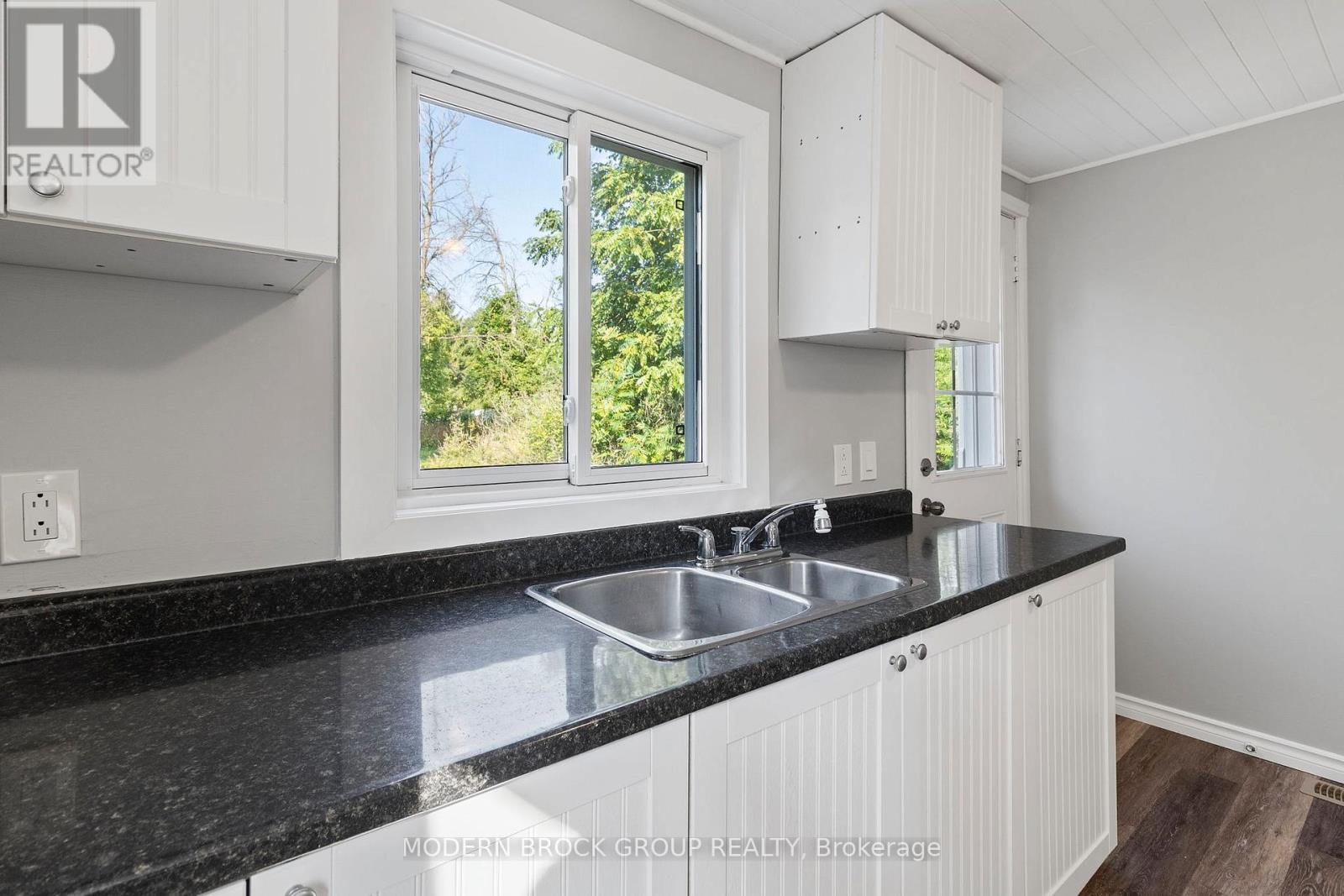 Photo 28 of 190 Ormond Street, Brockville ON
