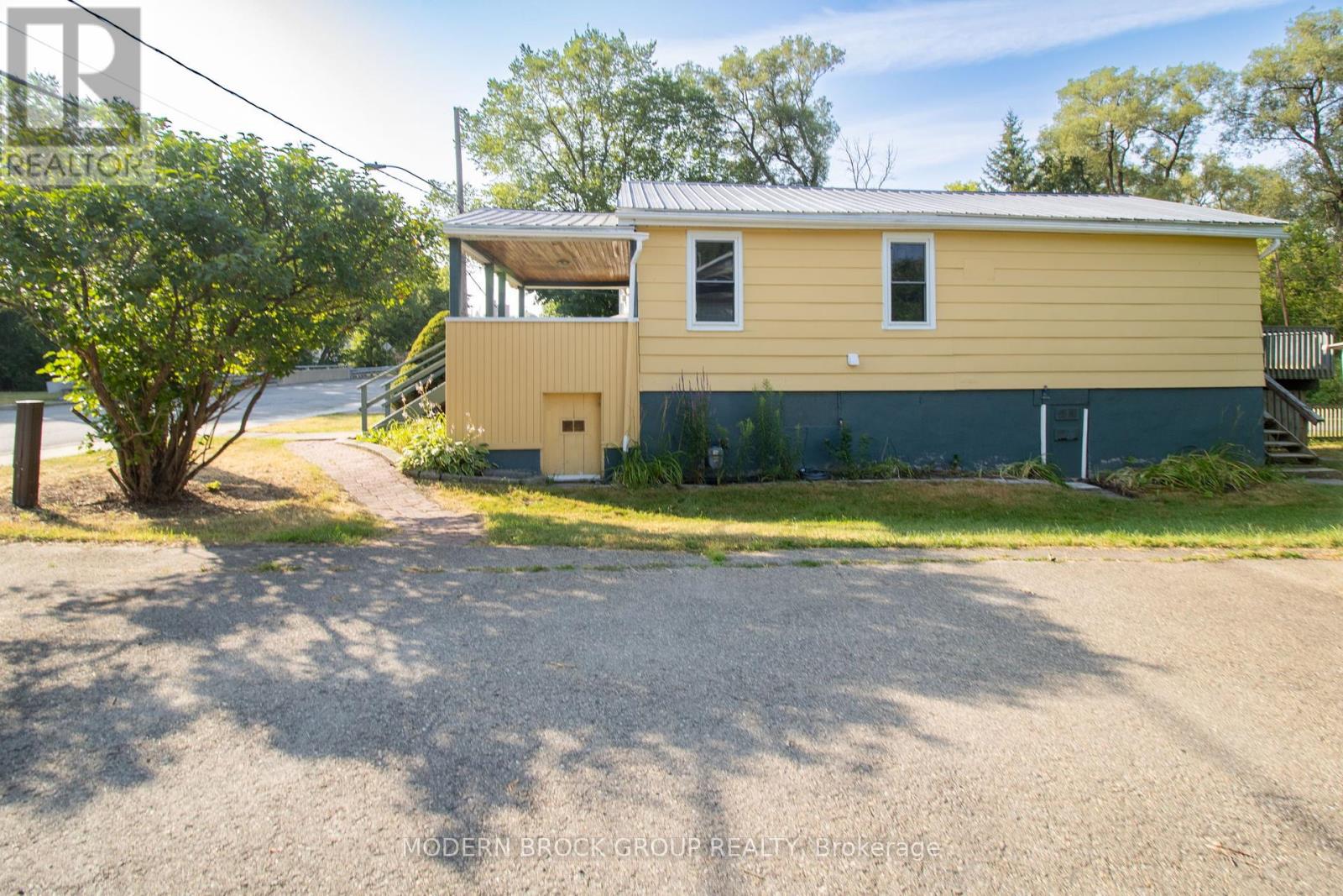 Photo 4 of 190 Ormond Street, Brockville ON