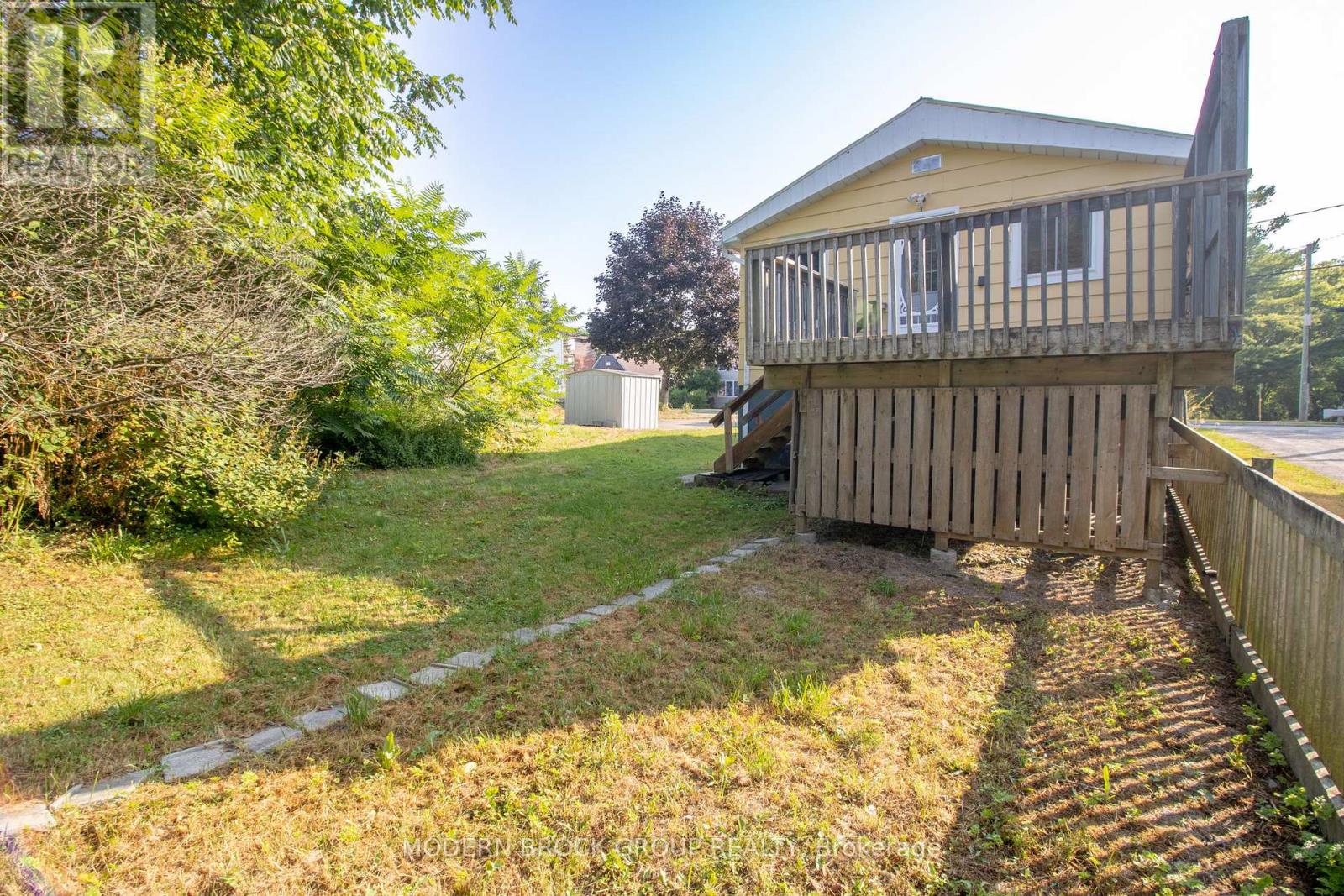 Photo 5 of 190 Ormond Street, Brockville ON