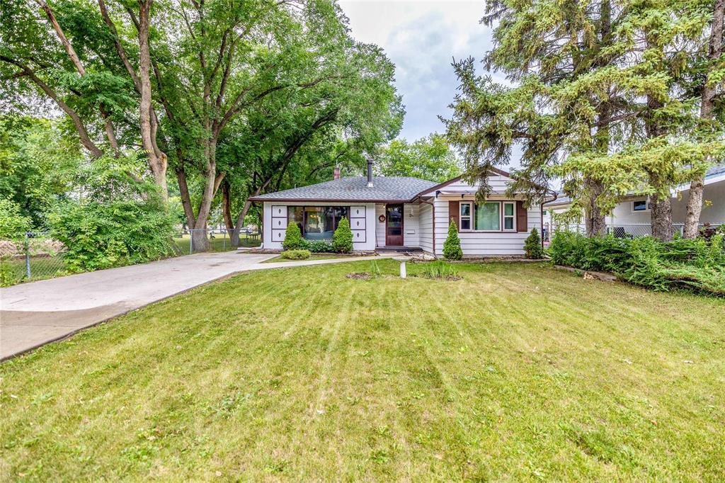 Photo 1 of 54 Woodlands Crescent, Winnipeg MB