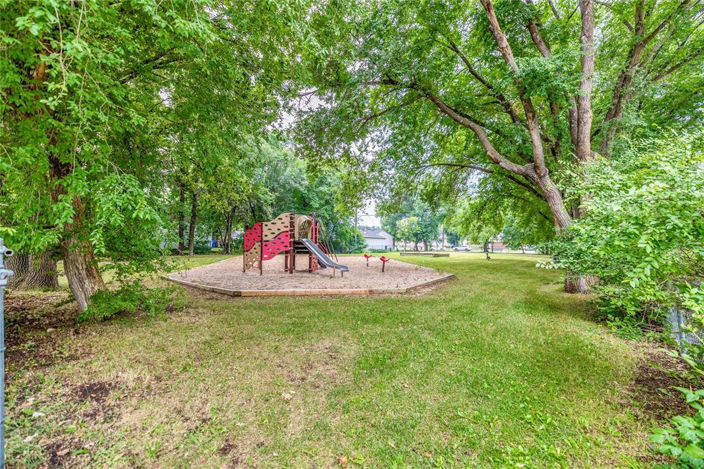 Photo 17 of 54 Woodlands Crescent, Winnipeg MB