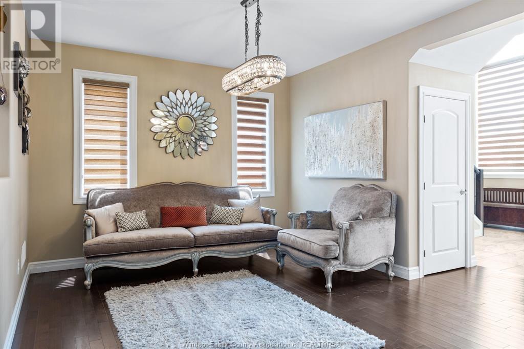 Photo 13 of 3942 Zanzibar Crescent, Windsor ON