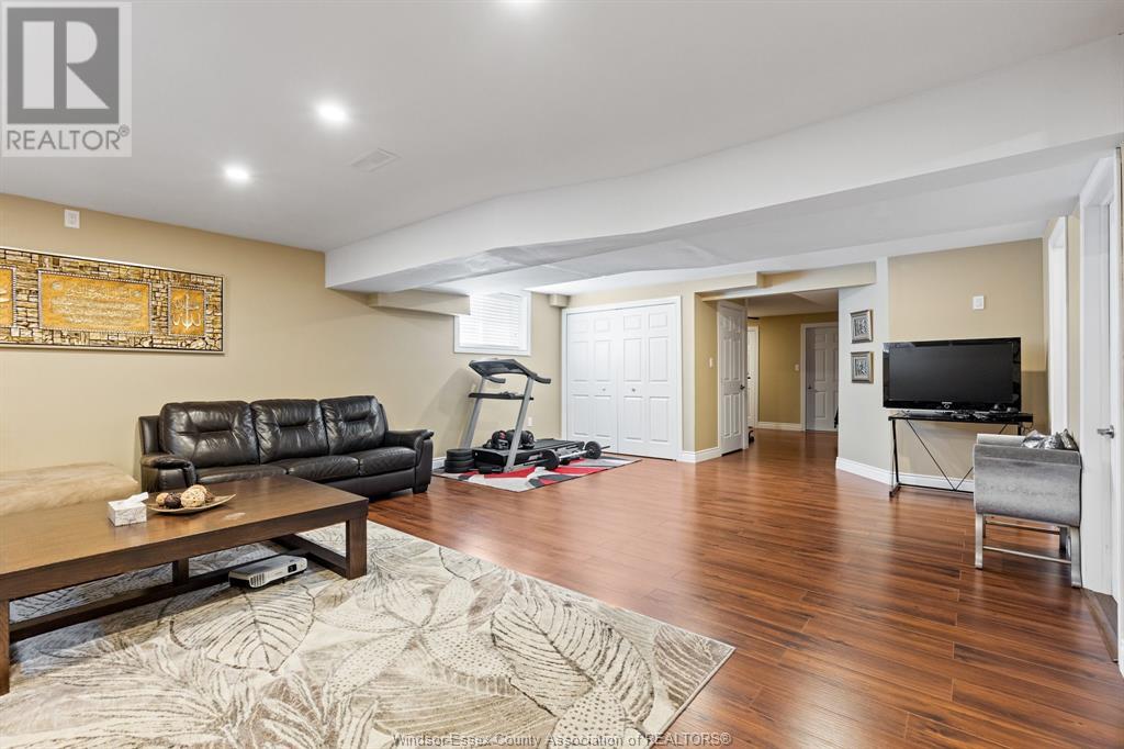Photo 6 of 3942 Zanzibar Crescent, Windsor ON
