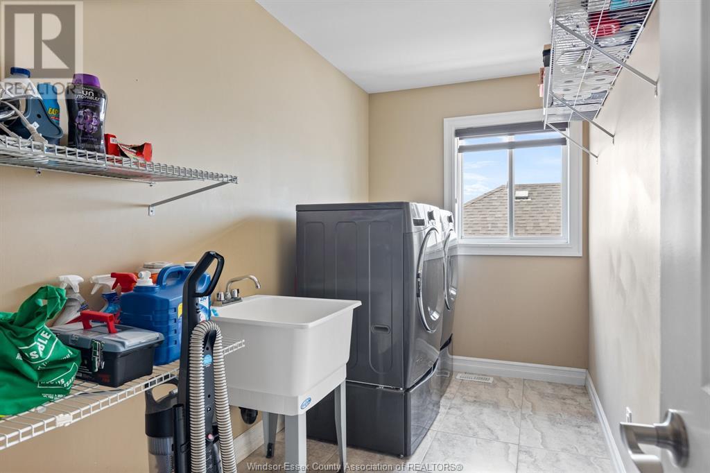 Photo 2 of 3942 Zanzibar Crescent, Windsor ON