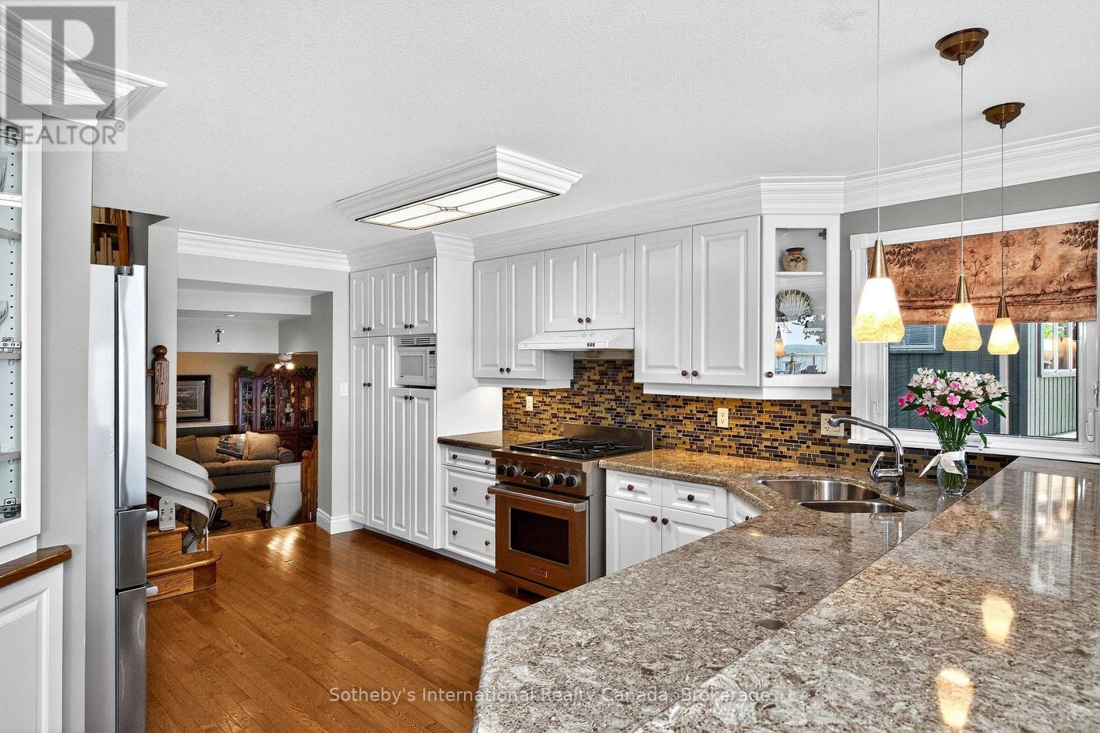 Photo 16 of 435 Mundys Bay Road, Midland ON