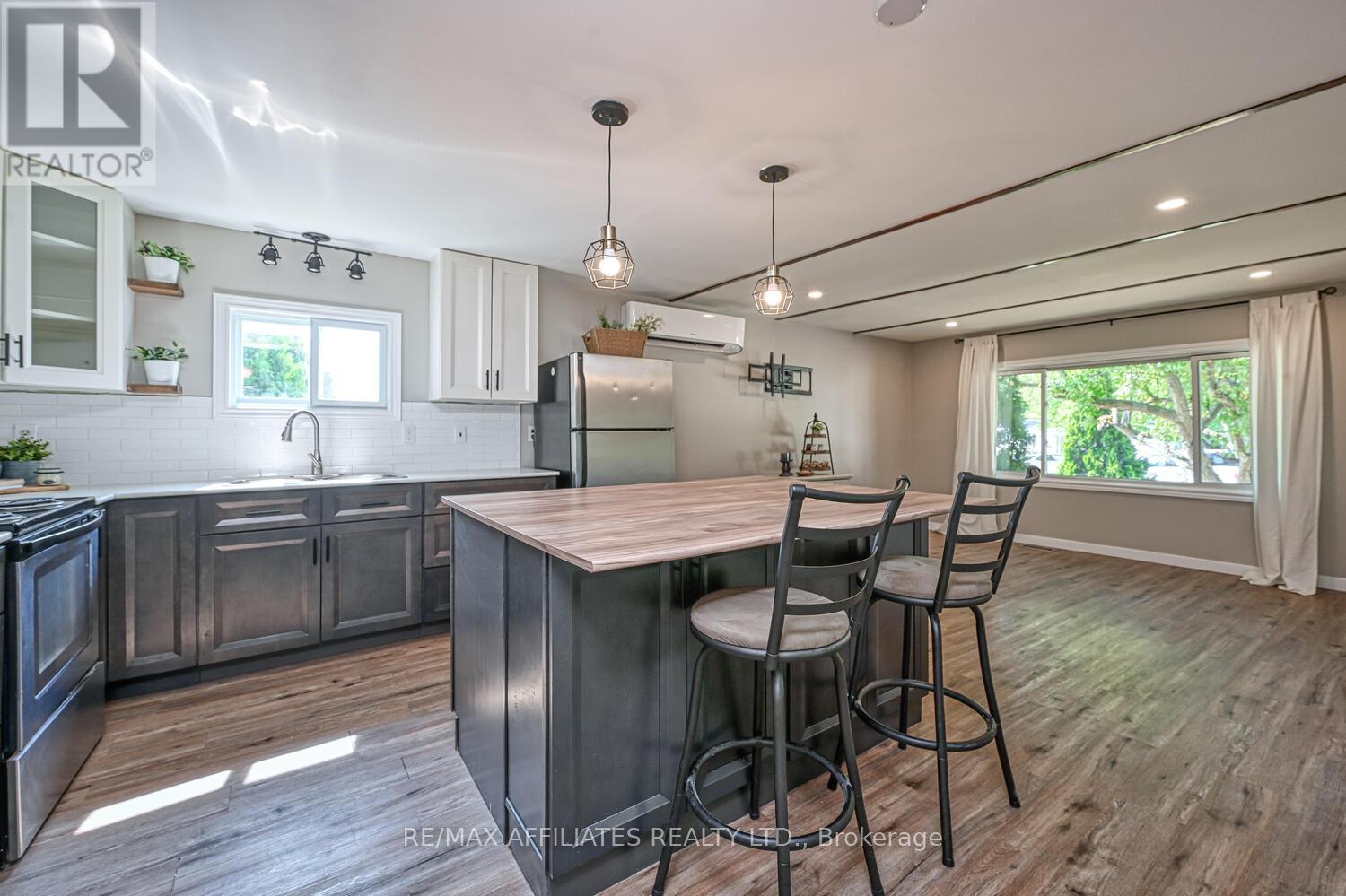 Photo 14 of 18 Cassell Lane, Rideau Lakes ON